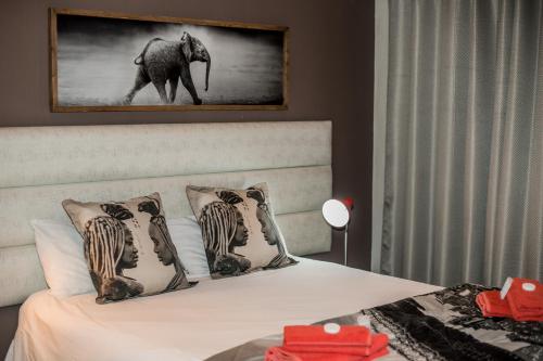 Ένα ή περισσότερα κρεβάτια σε δωμάτιο στο Out of Africa Guesthouse