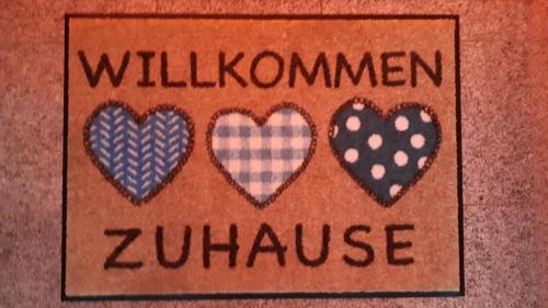 a sign with three hearts and the words willushima zanche at Ferienwohnung Lochenblick in Balingen