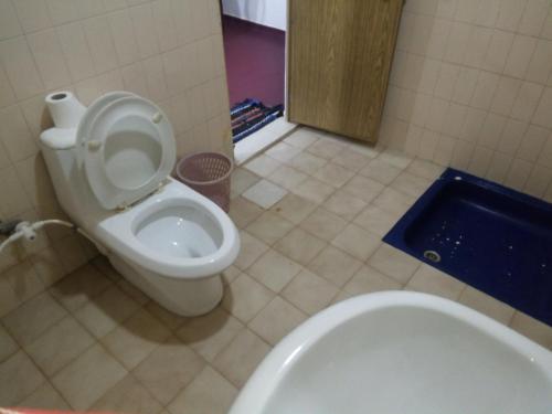 Ένα μπάνιο στο Erandi Holiday Home