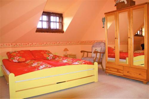 a bedroom with a bed and a dresser at Agroturystyka Szafarnia 19 in Kurzętnik