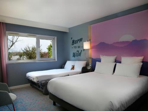 a hotel room with two beds and a window at Mercure Annemasse Porte De Genève in Gaillard