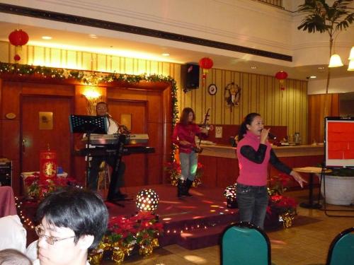 a group of people playing instruments in a room at Life Leisure Resort in Guanxi
