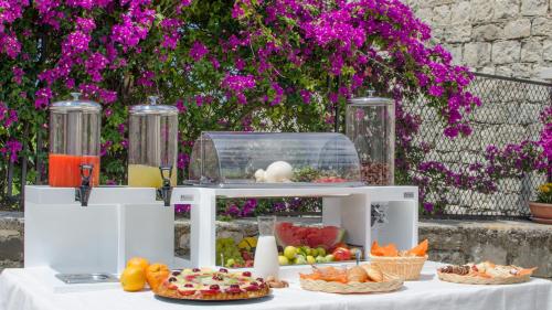 Makanan di atau berdekatan penginapan di ladang