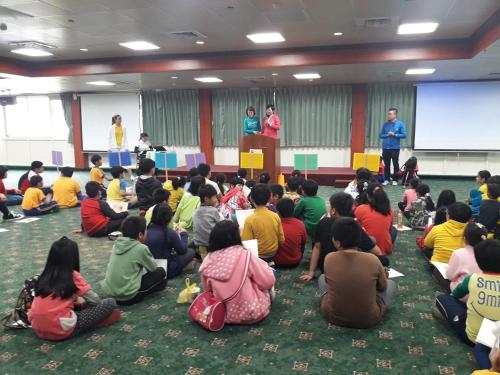 a group of people sitting on the floor listening to a presentation at Life Leisure Resort in Guanxi