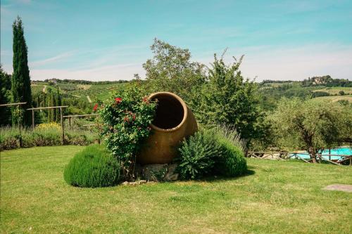 a garden with a large vase with flowers in it at Tenuta Sant'Ilario in Gambassi Terme