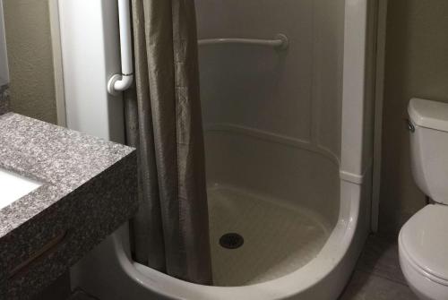Bagno di Super 8 by Wyndham Florence