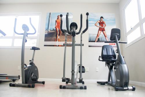 a gym with treadmills and exercise bikes at Hotel City Hall in São José dos Campos