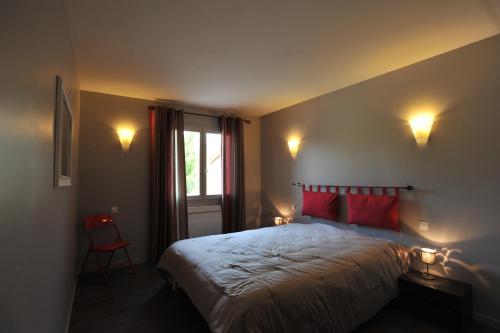 La Villa des 3 ifs tesisinde bir odada yatak veya yataklar