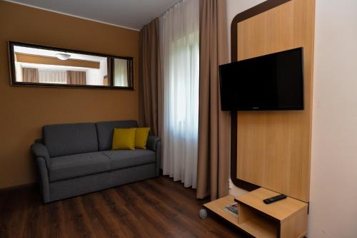 TV a/nebo společenská místnost v ubytování Hotel Zamek Berchtold