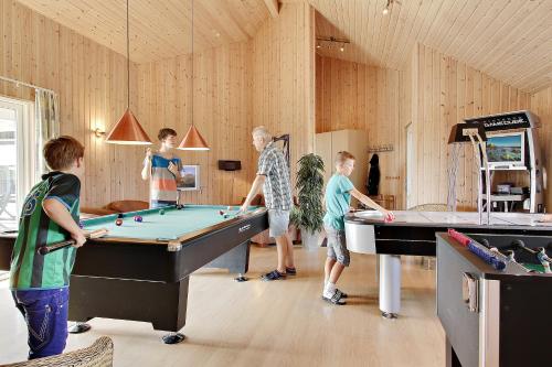 a group of people playing pool in a room at Luksus-poolhus B5 in Harboør