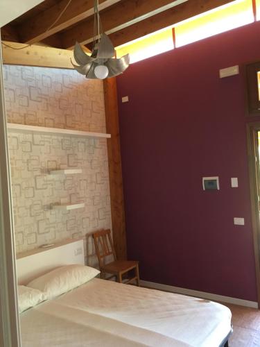 a bedroom with a bed and a ceiling fan at Agriturismo Il Solengo in Cretone