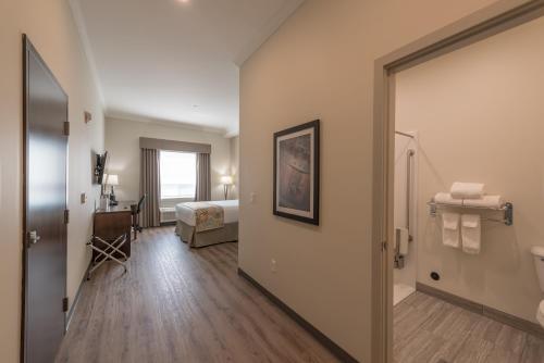 TV a/nebo společenská místnost v ubytování Coast Oliver Hotel