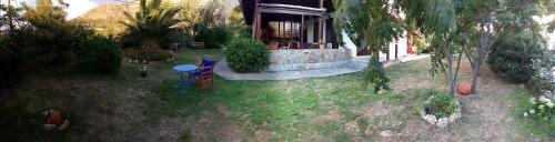 Panorama Palaiοpolisにある庭