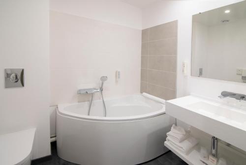 Gambar di galeri bagi Hotel Bomotel di Montluçon