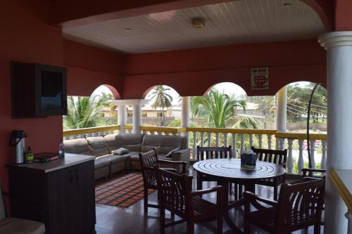 Majoituspaikan Coconut Pointe Villa & Beach Resort ravintola tai vastaava paikka