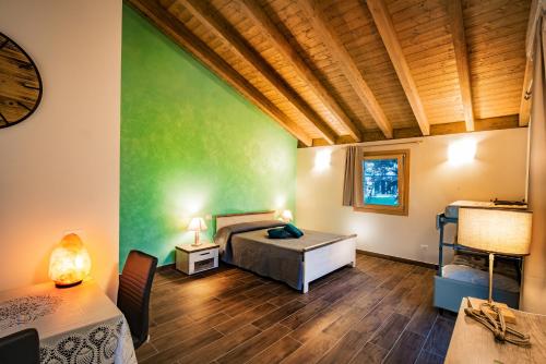 a bedroom with a bed and a table with a lamp at Agriturismo Olistico Atman in Monzambano