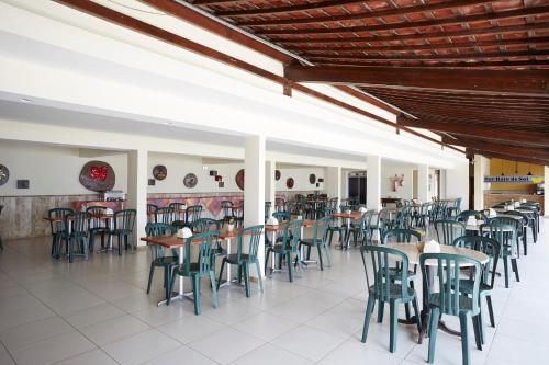 
A restaurant or other place to eat at Hotel Marsol Beach Resort
