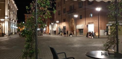 an empty street at night with people walking around at il CAPITELLO in Rieti