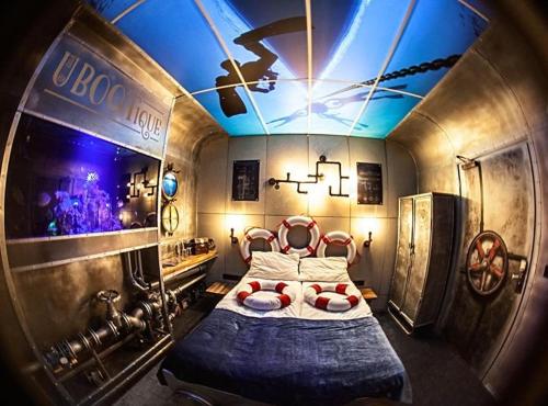 a room with a large bed in a metal room at Browar CzenstochoviA Hotel&Spa in Częstochowa