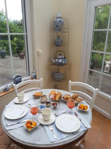 Breakfast options na available sa mga guest sa La Maison des Thermes, Chambre d'hôte
