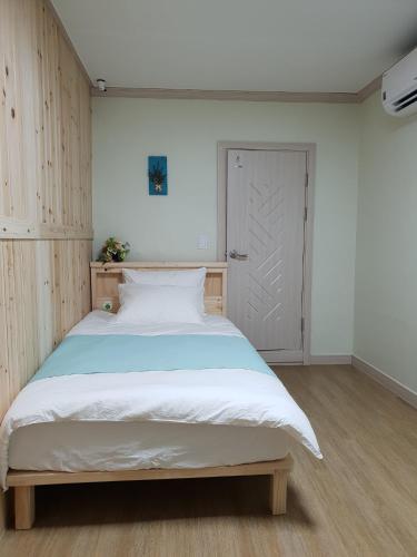 Letto o letti in una camera di Dal Garam Guesthouse - 외국인 전용