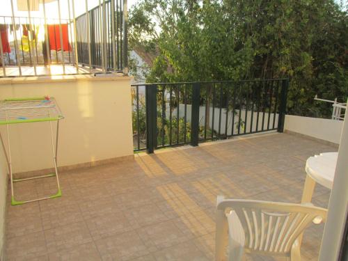 a balcony with a table and a fence at Residencial Marialva Park in Corroios