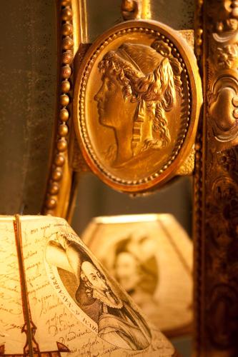 a gold picture of a woman in front of a mirror at Hotel Residence Henri IV in Paris