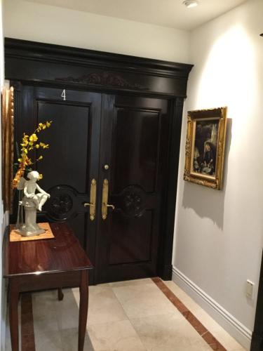 Entire Second Flr - Santa Monica Luxury Roman Villa photo 70