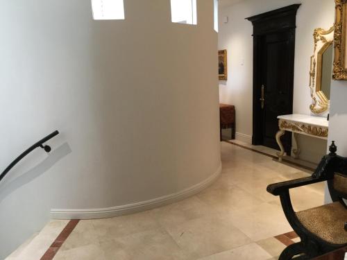 Entire Second Flr - Santa Monica Luxury Roman Villa photo 67