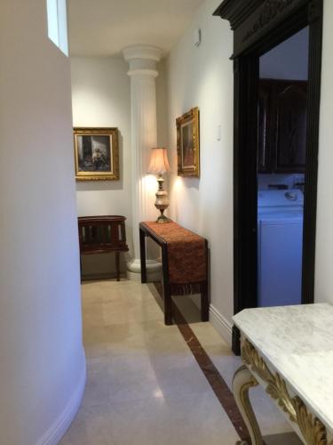 Entire Second Flr - Santa Monica Luxury Roman Villa photo 69