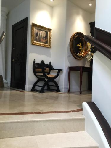 Entire Second Flr - Santa Monica Luxury Roman Villa photo 57