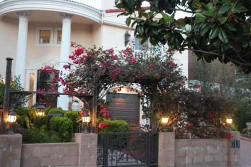 Entire Second Flr - Santa Monica Luxury Roman Villa photo 16