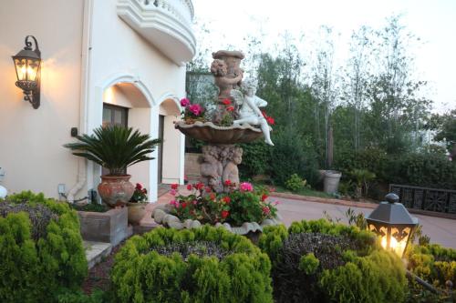 Entire Second Flr - Santa Monica Luxury Roman Villa photo 27