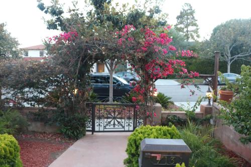 Entire Second Flr - Santa Monica Luxury Roman Villa photo 17