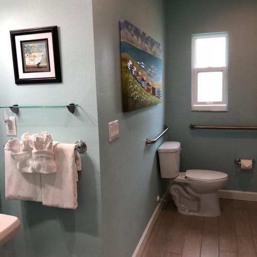Un baño de Addy's Villas