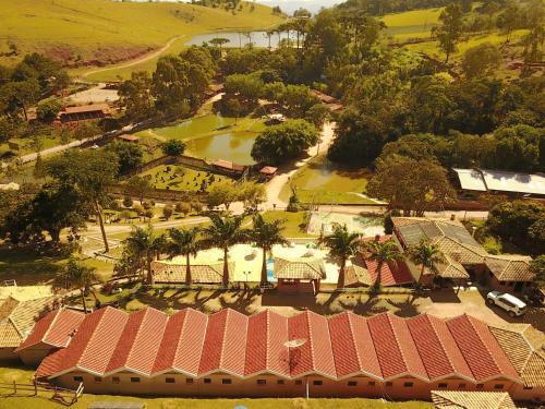 an overhead view of a resort with a pond and trees at Fazenda Morro Pelado in Águas de Lindóia