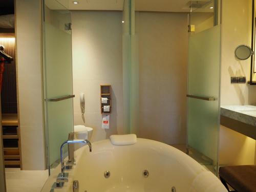 Ein Badezimmer in der Unterkunft dusitD2 Khao Yai
