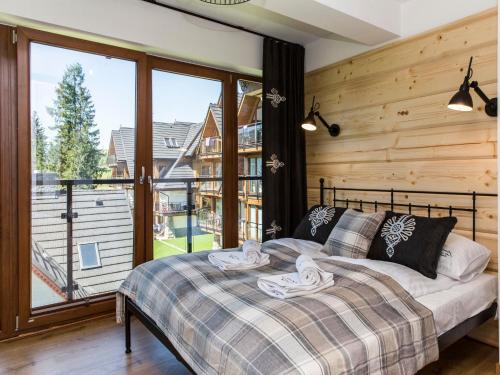 Gulta vai gultas numurā naktsmītnē Polana Szymoszkowa Ski Resort - Mountain View Apartments