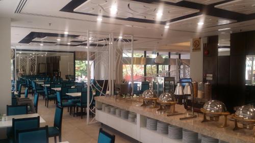 Restaurant ou autre lieu de restauration dans l'établissement Harbour View Hotel
