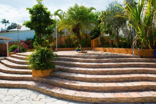 a set of stairs with plants in a courtyard at La Résidence des Caféiers - Le Tampon in Le Tampon