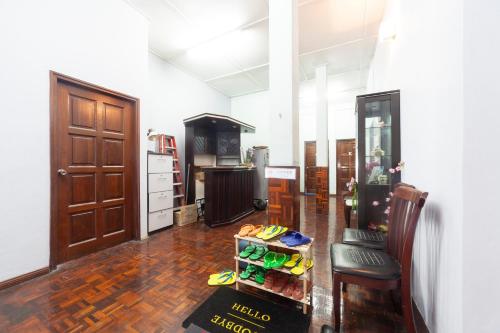 a room with a table and a chair and a door at Hin Loi Guesthouse in Kota Kinabalu