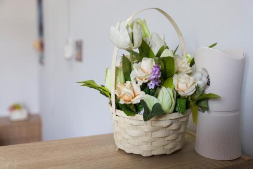a basket filled with flowers sitting on a table at Hin Loi Guesthouse in Kota Kinabalu