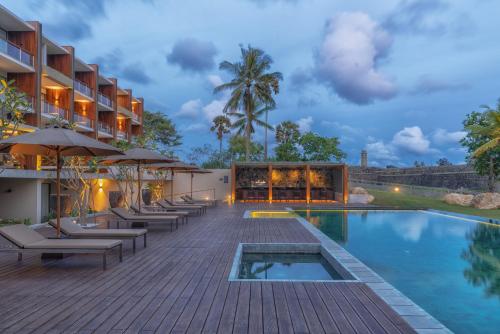 a resort with a swimming pool and lounge chairs at Le Grand Galle in Galle