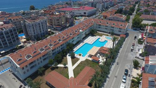 an aerial view of a building with a swimming pool at Club Kocer Apartments in Marmaris