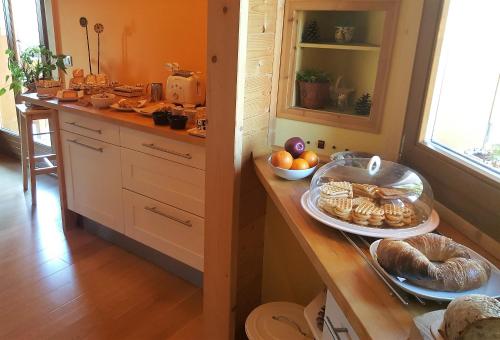 a kitchen with bread and pastries on a counter at B&B Lo Chalet Di Ocre in San Felice dʼOcre
