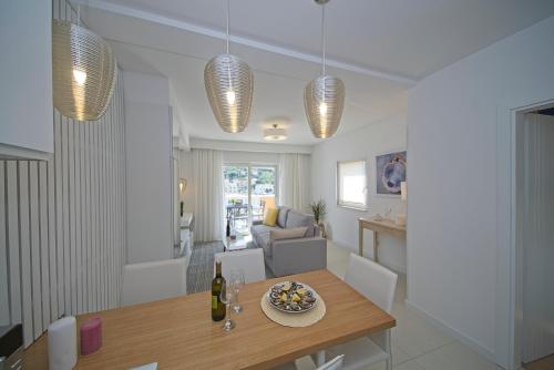 Χώρος καθιστικού στο Oyster Paradise Blue Apartment