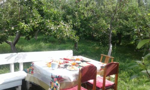 Φαγητό σε αυτός ο ξενώνας ή κάπου εκεί κοντά