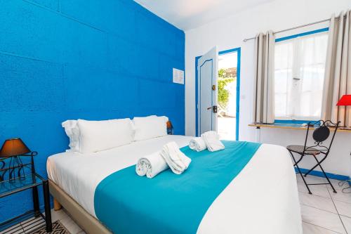 Ένα ή περισσότερα κρεβάτια σε δωμάτιο στο Hôtel Les Liserons de Mougins