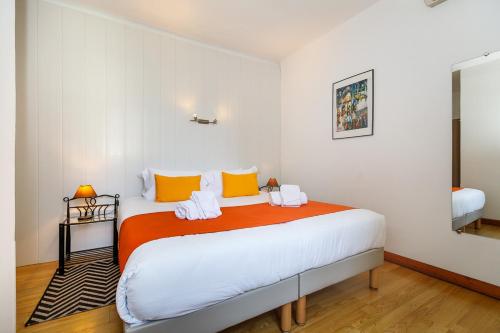 Ένα ή περισσότερα κρεβάτια σε δωμάτιο στο Hôtel Les Liserons de Mougins