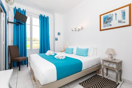 Ένα ή περισσότερα κρεβάτια σε δωμάτιο στο Hôtel Les Liserons de Mougins